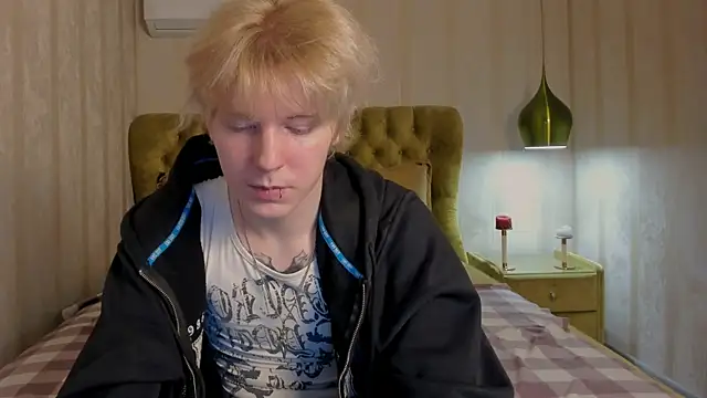 Snapshot of KevinMilky chatting on November 12, 2025, 3:01 pm KevinMilky online show from November 12, 2025, 3:01 pm