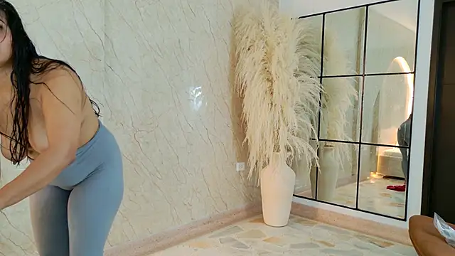 Antonella Russo1 online show from April 16, 2026, 9:39 pm