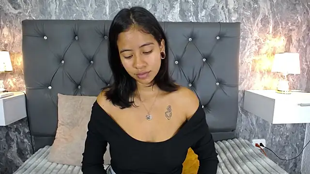 EuphoriaSavage online show from November 16, 2025, 12:11 pm