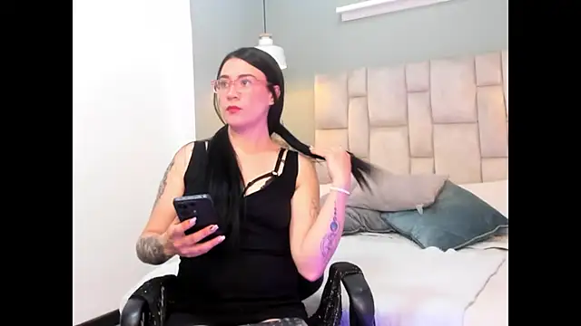 Eviiece online show from October 20, 2025, 2:12 am