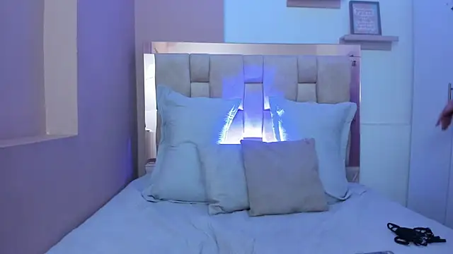 Eviiece online show from October 31, 2025, 3:29 am