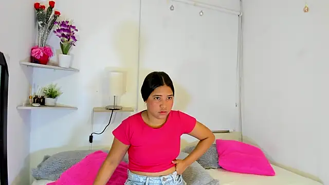 isa taylorr  online show from November 28, 2025, 12:08 pm