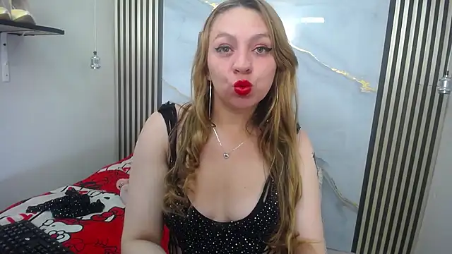 Snapshot of Miah-Princess chatting on February 2, 2026, 6:39 pm Miah-Princess online show from February 2, 2026, 6:39 pm