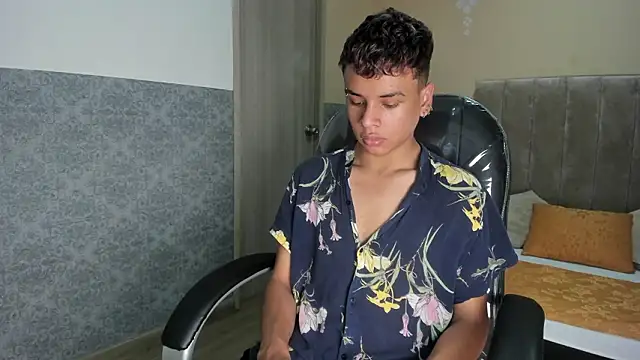 Snapshot of Xavier_Fox___ chatting on February 25, 2026, 8:51 pm Xavier Fox online show from February 25, 2026, 8:51 pm