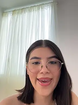 Julietalcl online show from October 21, 2025, 9:04 pm