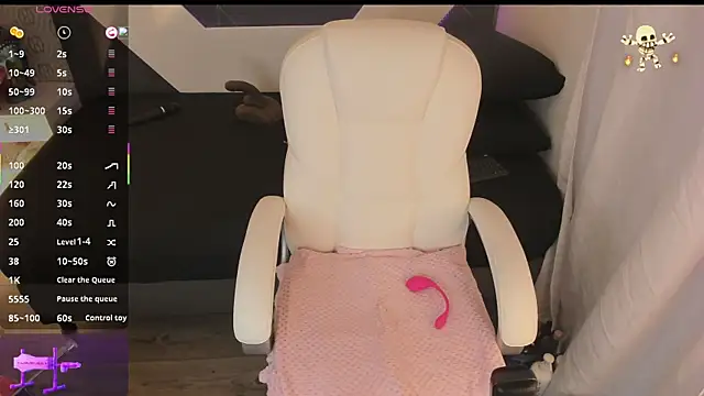 michelle cutee  online show from November 7, 2025, 8:31 pm