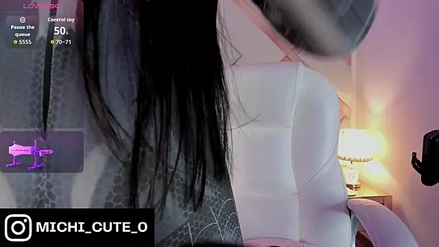 michelle cutee  online show from February 21, 2026, 8:32 pm