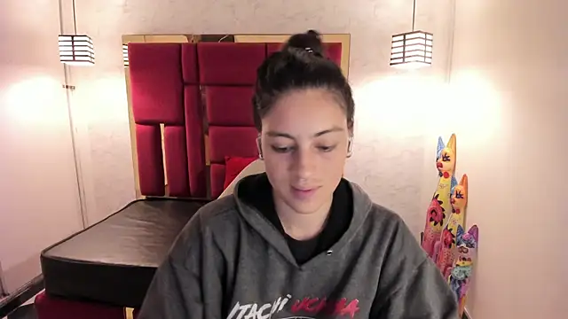 moon winy online show from November 4, 2025, 11:31 am