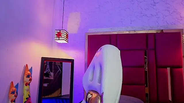 moon winy online show from March 8, 2026, 7:06 pm