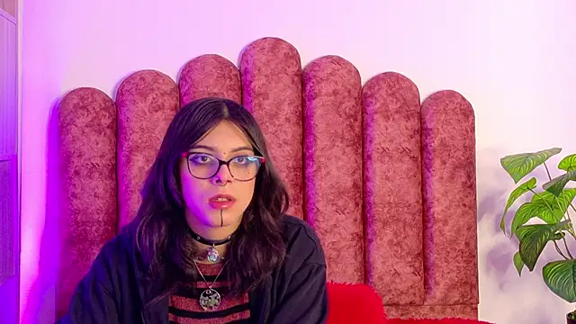 Snapshot of Lullaby_Charade chatting on November 17, 2025, 12:00 pm Lullaby Charade online show from November 17, 2025, 12:00 pm