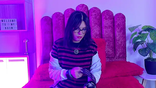 Snapshot of Lullaby_Charade chatting on November 19, 2025, 11:54 am Lullaby Charade online show from November 19, 2025, 11:54 am