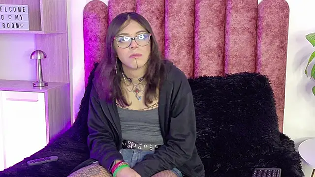 Snapshot of Lullaby_Charade chatting on November 20, 2025, 12:05 pm Lullaby Charade online show from November 20, 2025, 12:05 pm