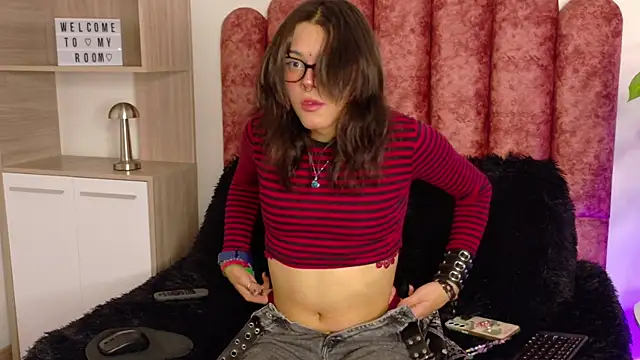 Snapshot of Lullaby_Charade chatting on November 22, 2025, 12:15 pm Lullaby Charade online show from November 22, 2025, 12:15 pm