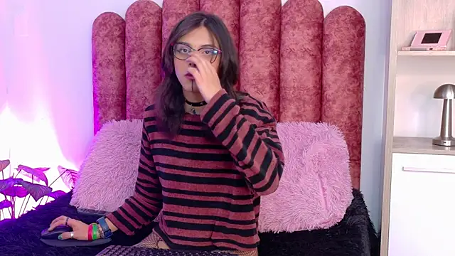 Snapshot of Lullaby_Charade chatting on November 24, 2025, 1:00 pm Lullaby Charade online show from November 24, 2025, 1:00 pm