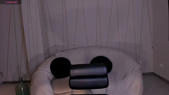 AnnieMonroe1 online show from November 8, 2025, 11:43 am