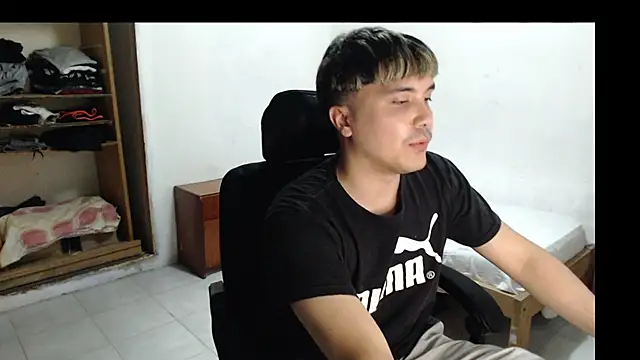 Snapshot of CuteAlexBoy chatting on December 18, 2025, 4:24 pm CuteAlexBoy online show from December 18, 2025, 4:24 pm