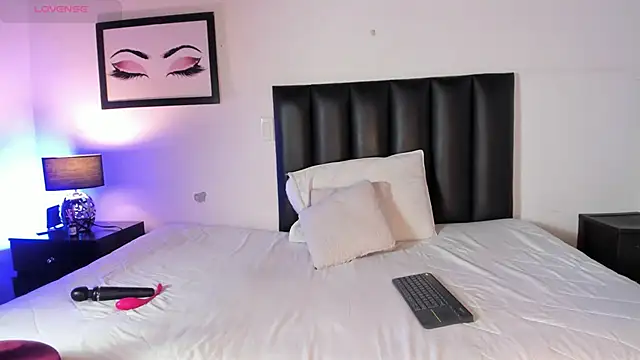 MelanieKimm online show from December 5, 2025, 7:10 pm