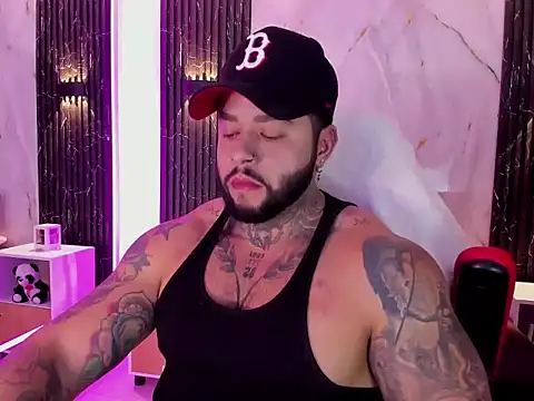 Snapshot of marcusfit1 chatting on November 5, 2025, 12:10 am marcusfit1 online show from November 5, 2025, 12:10 am