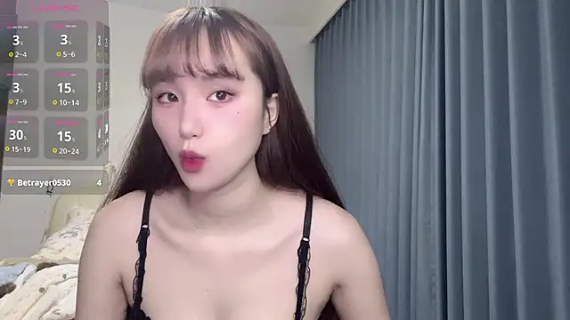 Momo-999 online show from December 2, 2025, 4:46 pm