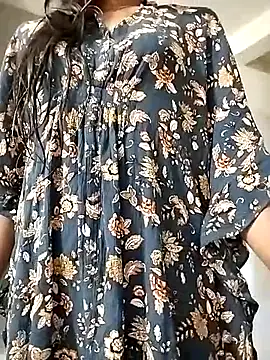 Snapshot of Ratri-Biswas chatting on November 18, 2025, 9:58 am Ratri-Biswas online show from November 18, 2025, 9:58 am