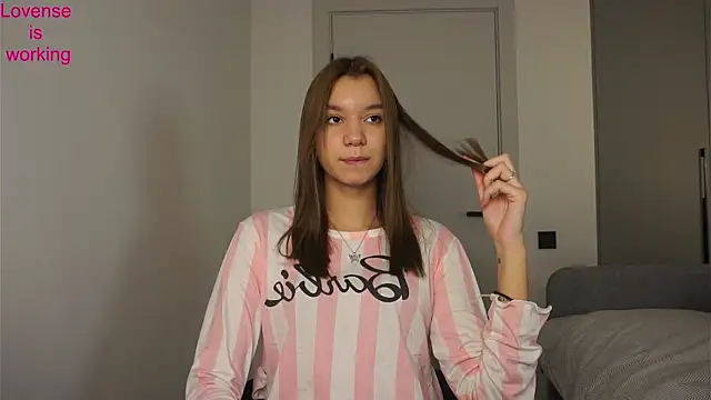 BrynnHolverson online show from November 1, 2025, 7:49 pm