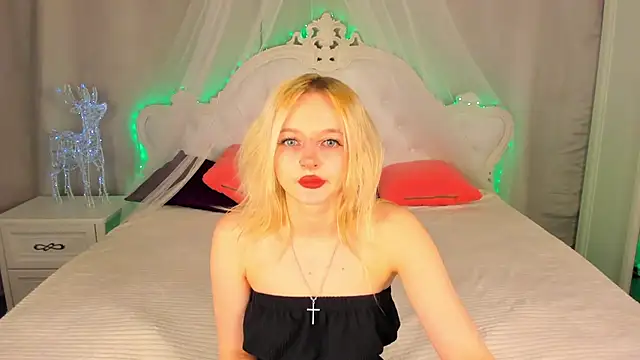 Snapshot of AlessaKiss chatting on December 18, 2025, 8:42 am AlessaKiss online show from December 18, 2025, 8:42 am