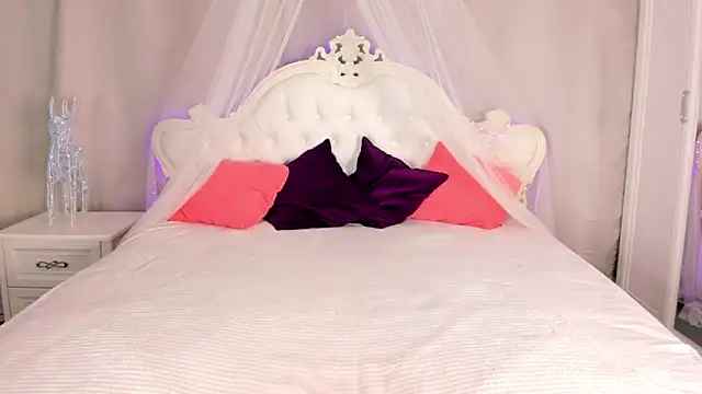 Snapshot of AlessaKiss chatting on February 13, 2026, 8:43 am AlessaKiss online show from February 13, 2026, 8:43 am