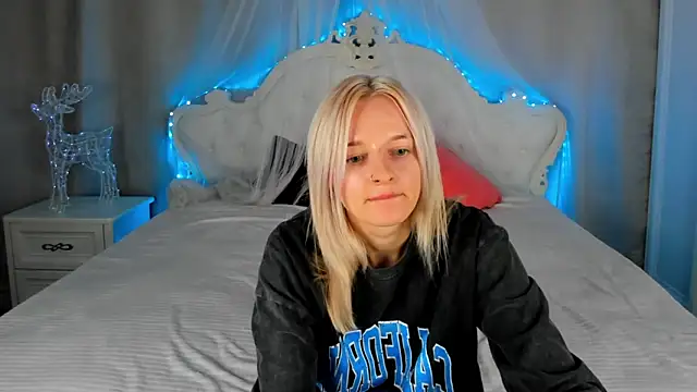 AlessaKiss online show from May 4, 2026, 2:07 am