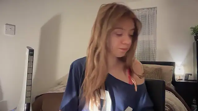 Snapshot of YasmineLace chatting on January 6, 2026, 4:54 pm YasmineLace online show from January 6, 2026, 4:54 pm