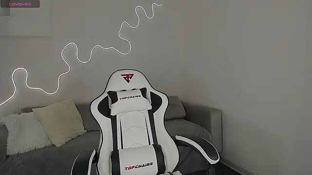 Snapshot of bella_xx__ chatting on December 15, 2025, 3:11 am bella xx online show from December 15, 2025, 3:11 am