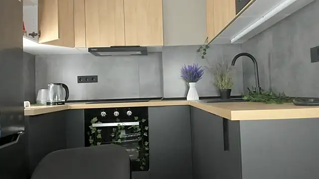 FoxFever online show from November 26, 2025, 6:36 am