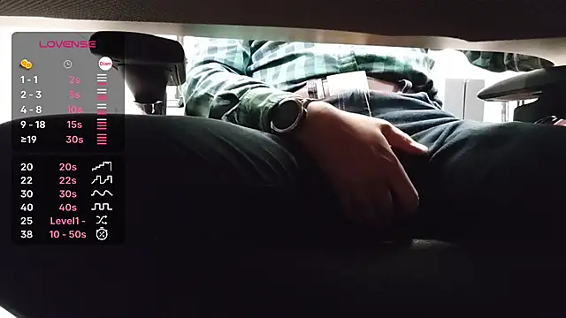 Snapshot of Mister_Majestic chatting on November 14, 2025, 2:16 pm Mister Majestic online show from November 14, 2025, 2:16 pm