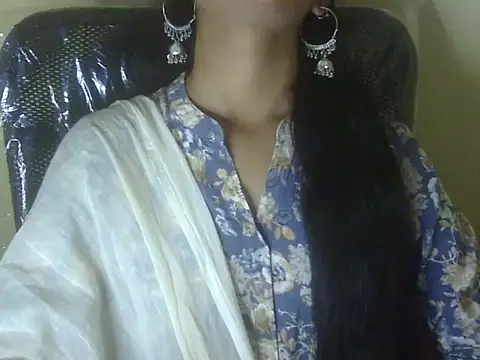 Snapshot of Shezi_N chatting on October 23, 2025, 2:33 am Shezi N online show from October 23, 2025, 2:33 am