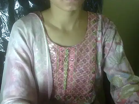 Snapshot of Shezi_N chatting on November 5, 2025, 12:43 am Shezi N online show from November 5, 2025, 12:43 am