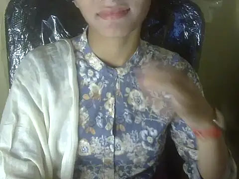 Snapshot of Shezi_N chatting on November 5, 2025, 1:33 pm Shezi N online show from November 5, 2025, 1:33 pm