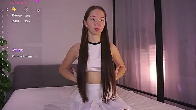 Snapshot of MayaHjelm chatting on October 25, 2025, 5:37 am MayaHjelm online show from October 25, 2025, 5:37 am