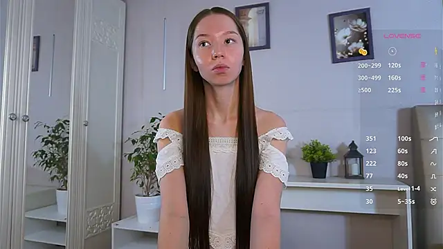 Snapshot of MayaHjelm chatting on November 27, 2025, 5:42 am MayaHjelm online show from November 27, 2025, 5:42 am