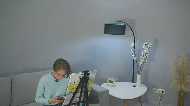 Snapshot of SabraDonkle chatting on October 19, 2025, 10:49 am SabraDonkle online show from October 19, 2025, 10:49 am