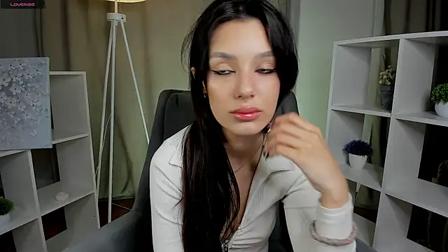 DemetraSadahiro online show from December 21, 2025, 7:48 am