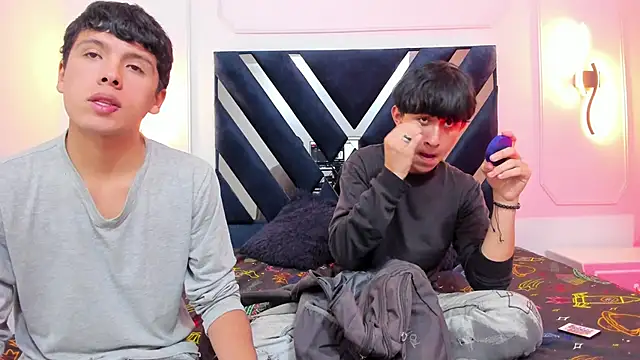 hoot booys  online show from November 17, 2025, 3:34 am