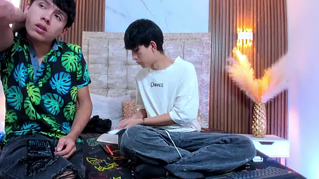 hoot booys  online show from November 19, 2025, 8:09 pm