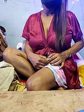 Snapshot of Desi_Maya69 chatting on December 4, 2025, 4:22 am Desi Maya69 online show from December 4, 2025, 4:22 am