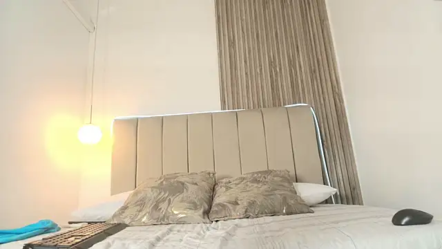 EvaaSinclair online show from March 2, 2026, 8:04 pm