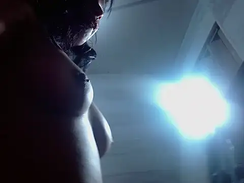 petite coral online show from October 26, 2025, 6:47 pm