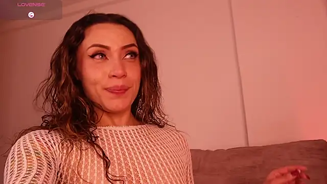 Snapshot of lara_bombshelll chatting on October 26, 2025, 11:42 pm lara bombshelll online show from October 26, 2025, 11:42 pm