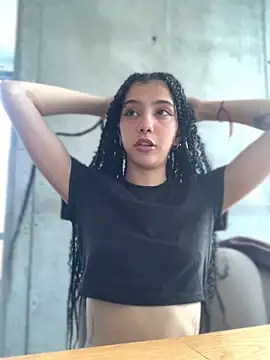 MiaaCute- online show from November 3, 2025, 9:48 pm