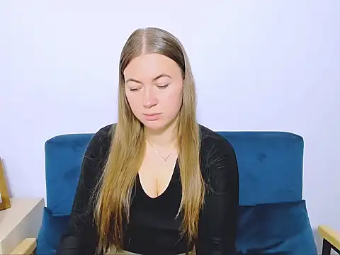 LeaNaughty online show from November 18, 2025, 2:43 pm