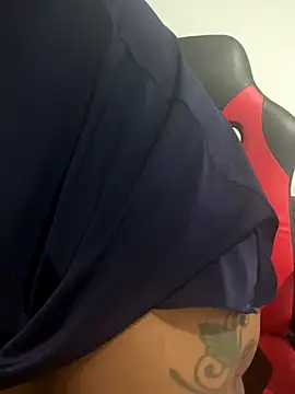 NatashaAzura online show from November 28, 2025, 1:08 am