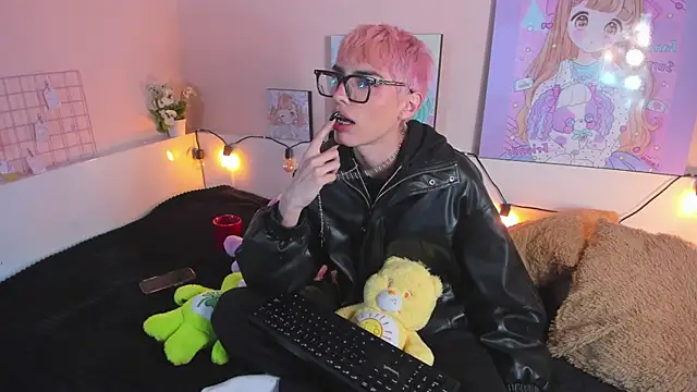 Strawberry Kitty  online show from October 31, 2025, 3:51 am