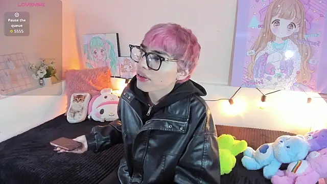 Strawberry Kitty  online show from December 5, 2025, 4:21 am